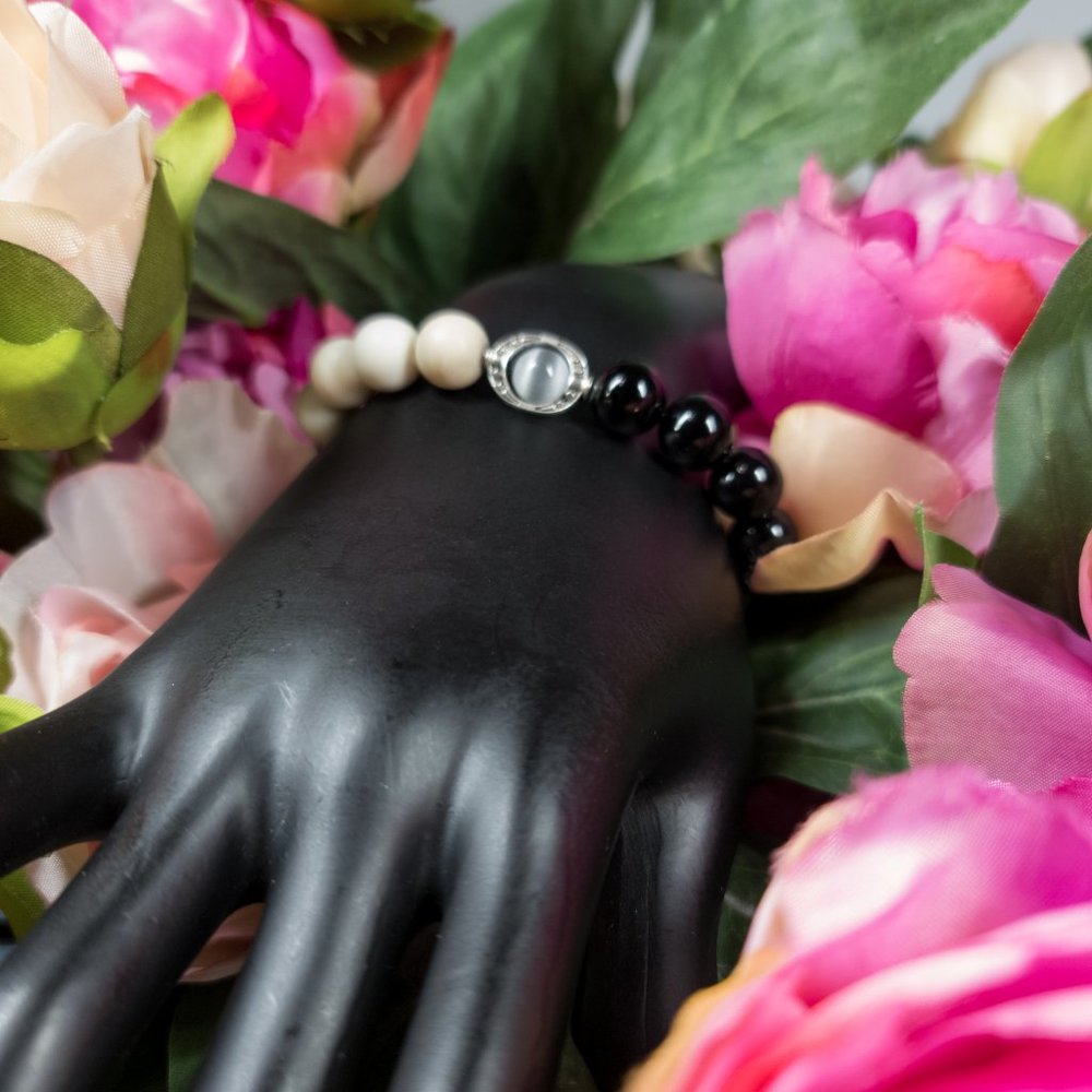 Ivory Jade and Black Agate Bracelet